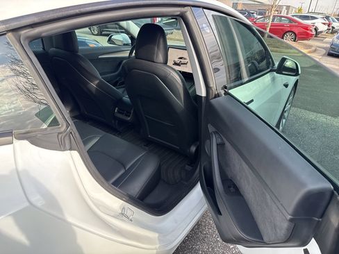 Used 2022 Tesla Model 3 image 11