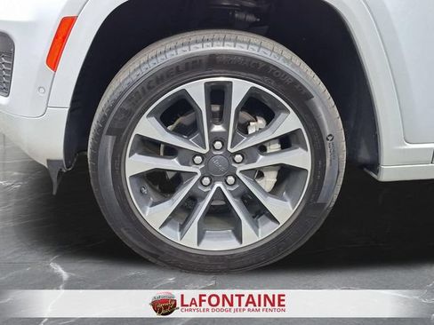 Used 2022 Jeep Grand Cherokee Overland AWD/4WD image 34