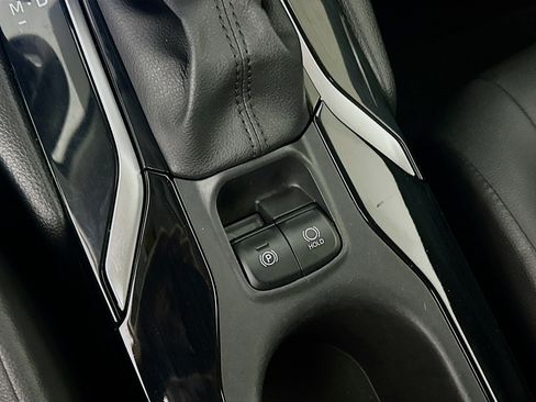 Used 2024 Toyota Corolla Cross XLE image 25