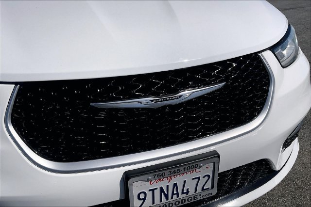 Used 2023 Chrysler Pacifica Pinnacle FWD image 30
