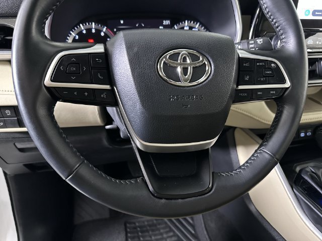 Used 2024 Toyota Highlander XLE AWD/4WD image 11