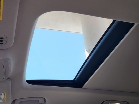 Used 2017 Lincoln MKC Reserve image 26