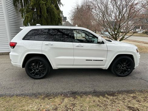 Used 2018 Jeep Grand Cherokee Altitude image 8