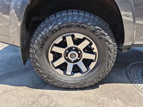 Used 2019 Toyota 4Runner TRD Off-Road Premium AWD/4WD image 30