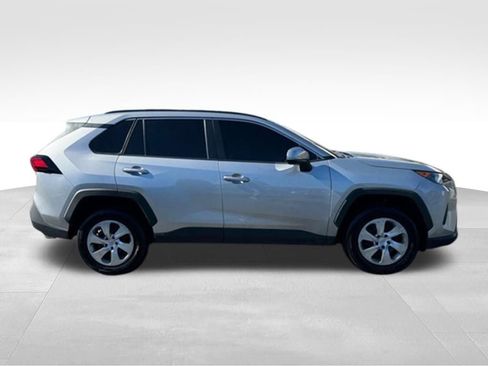 Used 2021 Toyota RAV4 LE AWD/4WD image 8