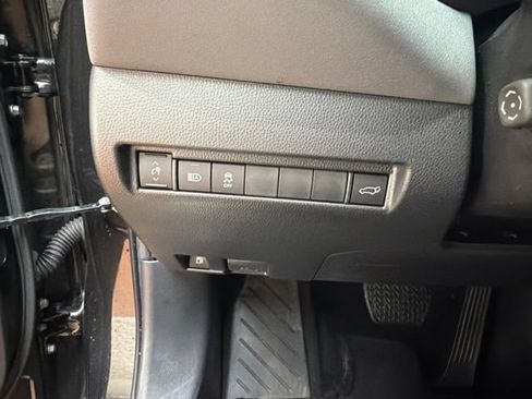 Used 2024 Toyota Venza XLE AWD/4WD image 23