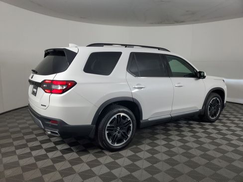 New 2026 Honda Pilot Touring image 4