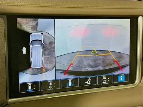 Used 2021 GMC Yukon Denali w/ Denali Premium Package image 12