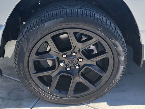 Used 2024 RAM 1500 Laramie AWD/4WD image 9