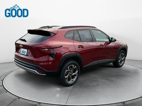 Used 2025 Chevrolet Trax LT w/ LT Convenience Package image 5