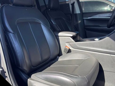 Used 2024 Jeep Grand Cherokee Limited w/ Luxury Tech Group II image 33