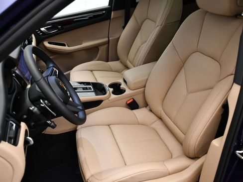 Certified 2026 Porsche Macan Turbo AWD/4WD image 38