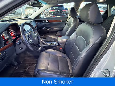 Used 2018 Kia Cadenza Technology image 12