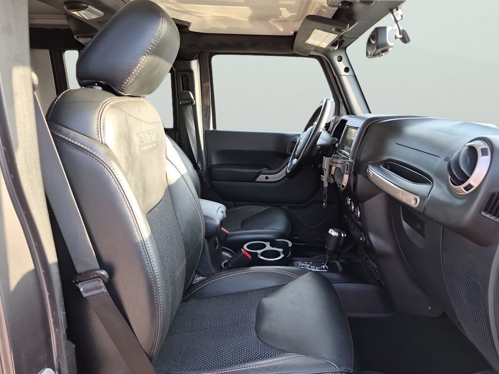 Used 2016 Jeep Wrangler Unlimited Sahara AWD/4WD image 45