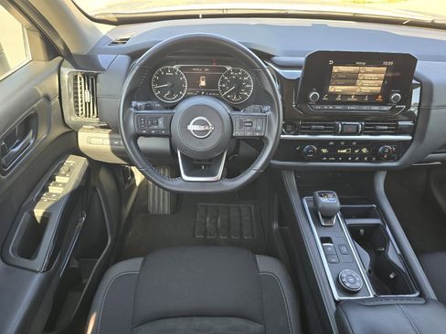 Used 2025 Nissan Pathfinder SV AWD/4WD image 13