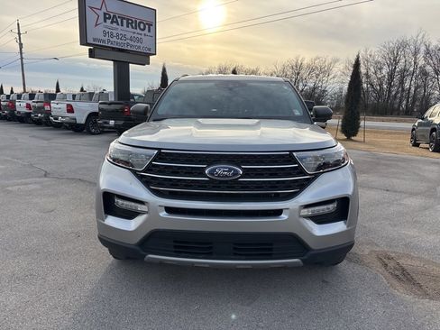 Used 2024 Ford Explorer XLT w/ Equipment Group 202A image 8