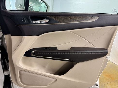 Used 2017 Lincoln MKC Reserve FWD image 18