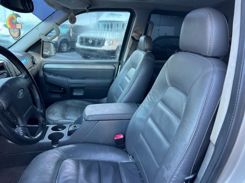 Used 2003 Ford Explorer XLT AWD/4WD image 8