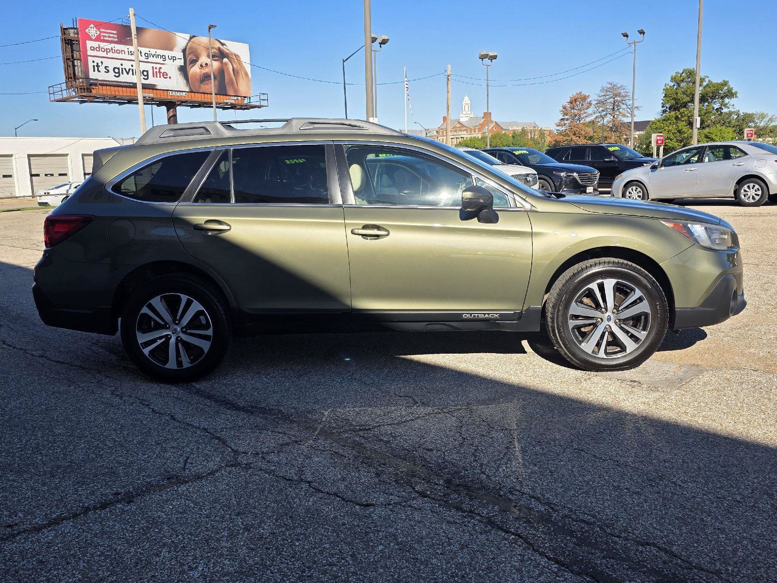 Used 2019 Subaru Outback 2.5i Limited AWD/4WD image 4