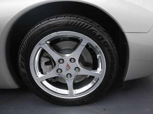 Used 2004 Chevrolet Corvette Convertible w/ Preferred Equipment Group RWD image 34