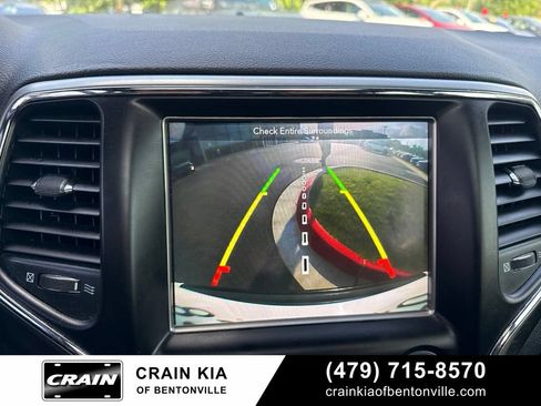 Used 2018 Jeep Grand Cherokee Altitude AWD/4WD image 25