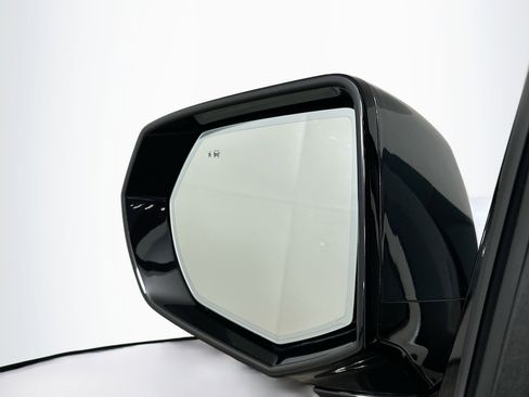 Used 2021 GMC Yukon Denali w/ Denali Premium Package image 16