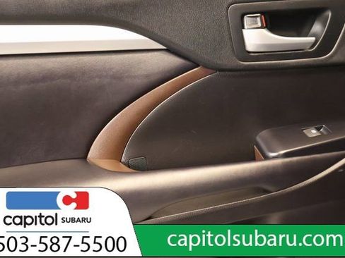 Used 2018 Toyota Highlander XLE image 32