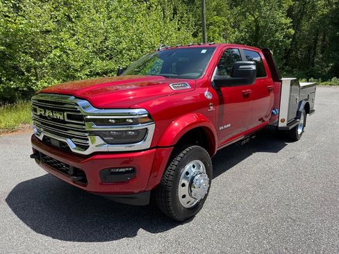 New 2026 RAM 4500 4x4 Crew Cab DRW image 3