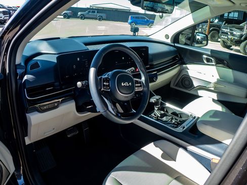 Used 2025 Kia Carnival SX Prestige image 12