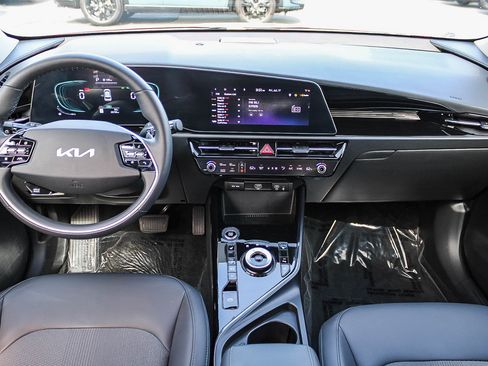 Used 2025 Kia Niro LX FWD image 14