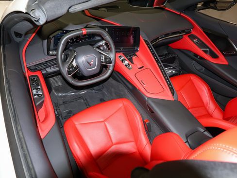 Used 2024 Chevrolet Corvette Stingray Preferred Conv w/ Z51 Performance Package RWD image 24