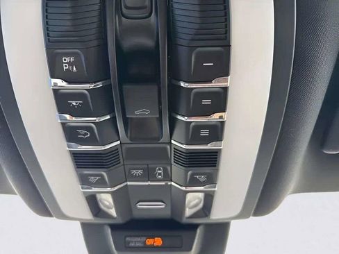 Used 2024 Porsche Macan Turbo AWD/4WD image 25