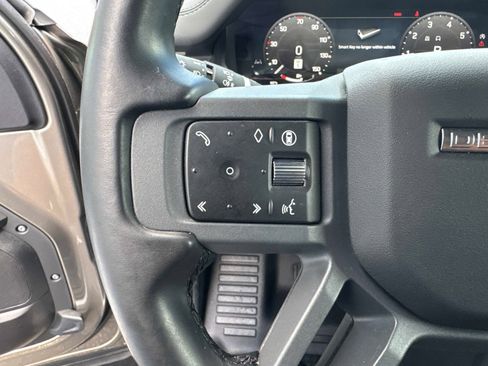 Used 2025 Land Rover Defender 110 X-Dynamic SE AWD/4WD image 31