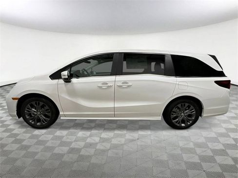 New 2025 Honda Odyssey Touring image 6