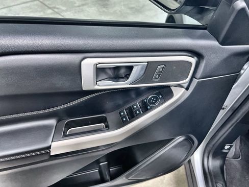 Used 2023 Ford Explorer XLT RWD image 15