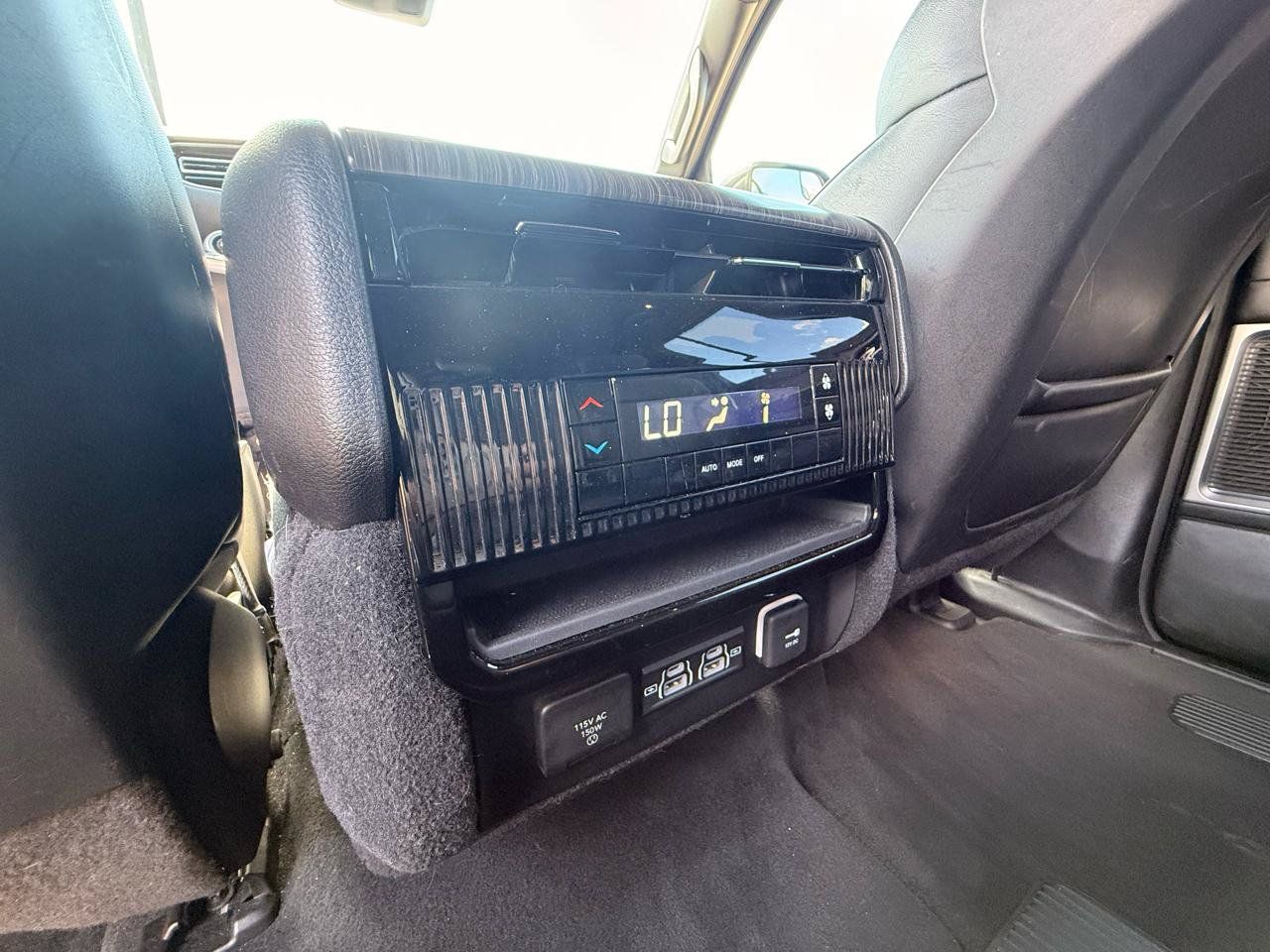 Used 2024 Jeep Wagoneer L Series II w/ Flexible Seating Group AWD/4WD image 18