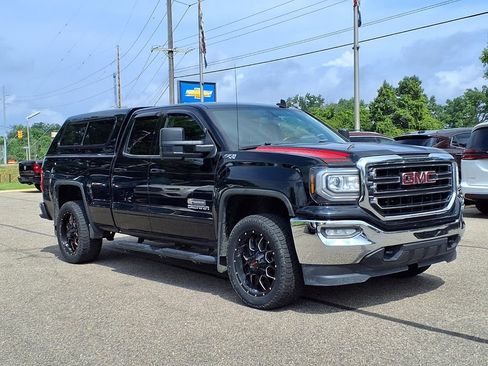 Used 2017 GMC Sierra 1500 SLE w/ Suspension Package, Off-Road AWD/4WD image 3