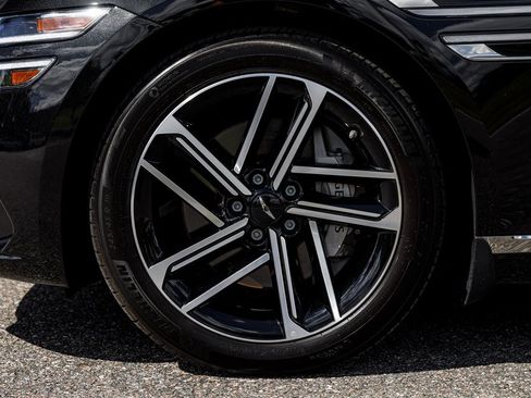 Used 2025 Genesis G80 2.5T Advanced image 15