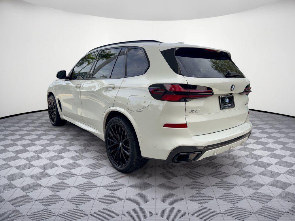 Used 2024 BMW X5 xDrive40i w/ M Sport Package AWD/4WD image 3