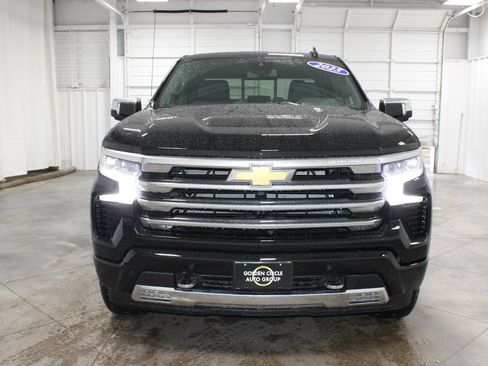 Used 2025 Chevrolet Silverado 1500 High Country AWD/4WD image 3