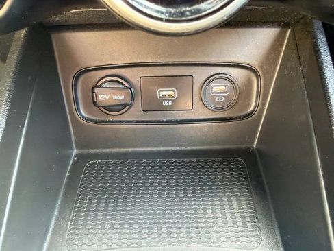 Used 2021 Hyundai Venue SEL FWD image 27