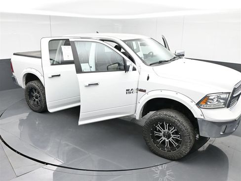 Used 2018 RAM 1500 Laramie image 38