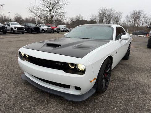 Used 2016 Dodge Challenger SRT Hellcat image 4