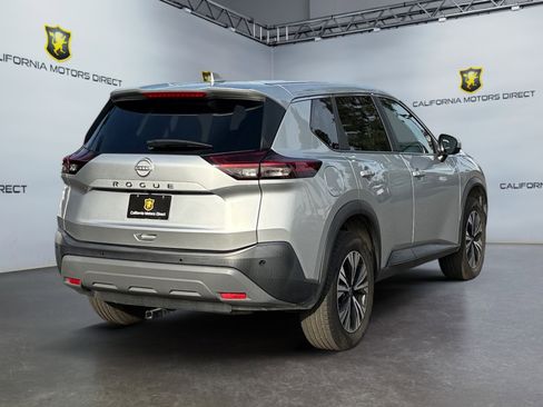 Used 2023 Nissan Rogue SV image 5