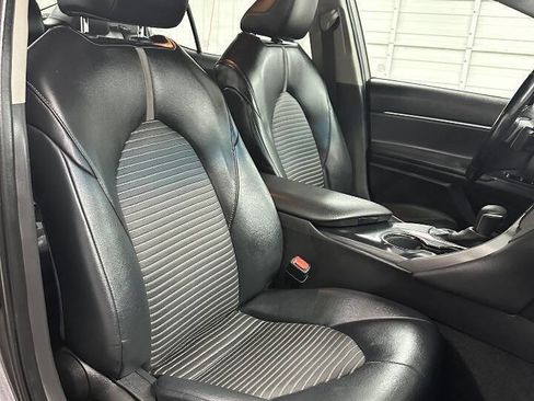 Used 2020 Toyota Camry SE image 22