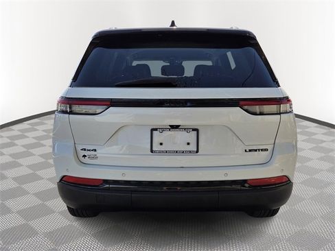 Used 2023 Jeep Grand Cherokee Limited w/ Black Appearance Package image 5