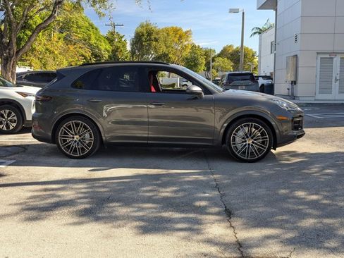 Used 2021 Porsche Cayenne Turbo image 4