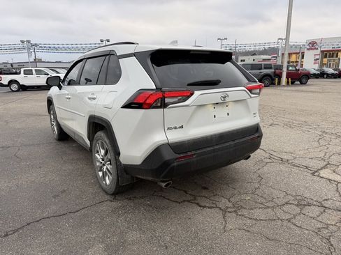 Used 2023 Toyota RAV4 XLE Premium image 5