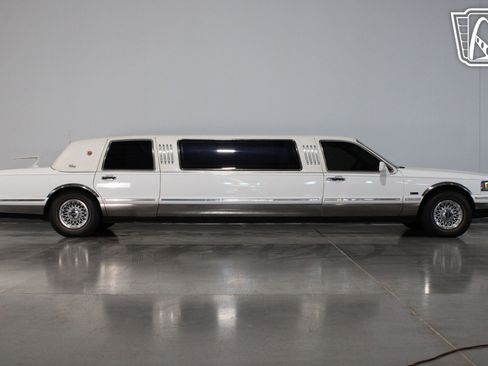 Used 1996 Lincoln Town Car Executive image 37