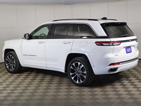 Used 2023 Jeep Grand Cherokee Overland w/ Luxury Tech Group IV AWD/4WD image 14